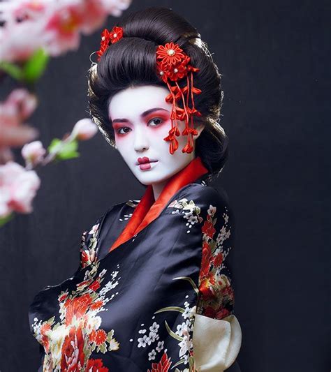 All About Geisha Makeup - Here's How You Can Get The Geisha Look