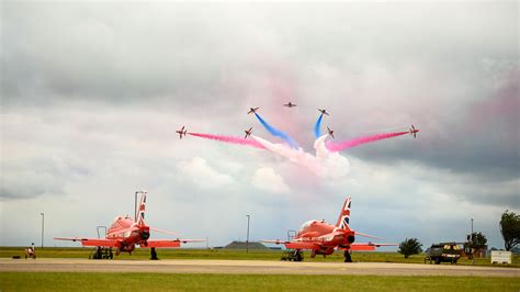 Video: Red Arrows to begin 2016 season following display approval