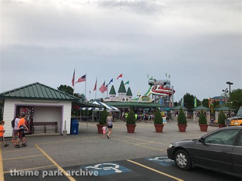 Entrance at Funtown Splashtown USA | Theme Park Archive