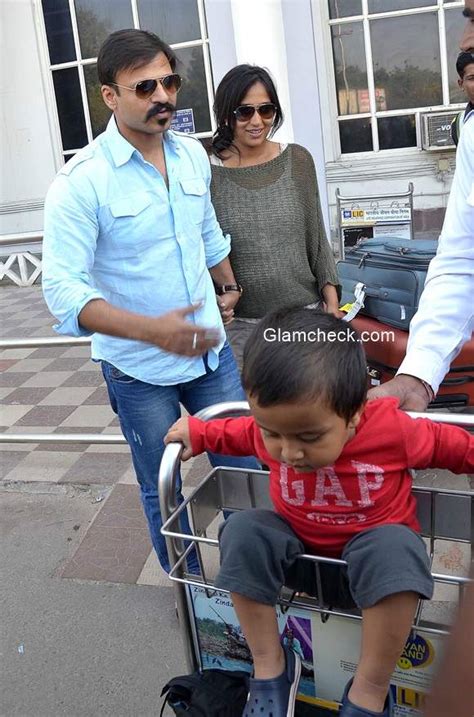 Celeb Spotted – Vivek Oberoi with his family at Jodhpur Airport — Indian Fashion