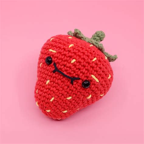 Giant Strawberry Amigurumi – Club Crochet