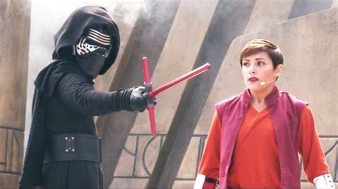 VIDEO: Kylo Ren invades "Jedi Training: Trials of the Temple" at Disney ...