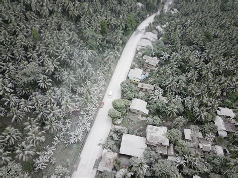 Volcanic Eruption in the Philippines: Bulusan Volcano Spews Huge Dark ...