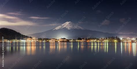 夜景の富士山 Stock Photo | Adobe Stock