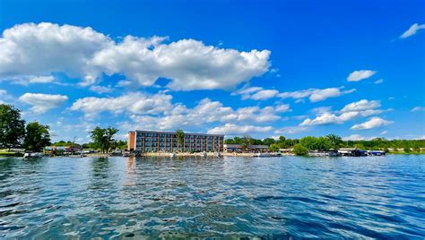 HOLIDAY INN DETROIT LAKES - LAKEFRONT $79 ($̶1̶0̶5̶) - Updated 2022 Prices & Hotel Reviews - MN