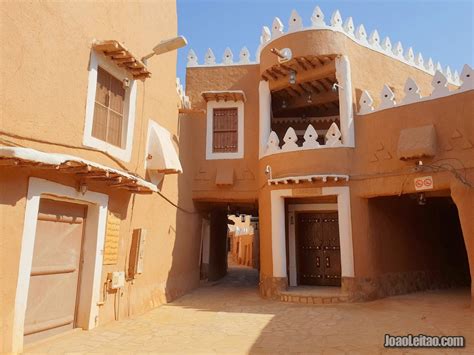 Beautiful Old Mud-brick Villages In Saudi Arabia | Brick, Saudi arabia ...