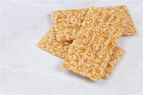 Sesame Bars pile on the grey marble table - Creative Commons Bilder