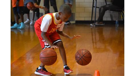 Kids learn basketball skills during Matt Musil's Hoops for Kids camp | khou.com