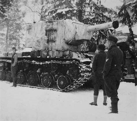 German KV2 tank winter camouflage | World War Photos