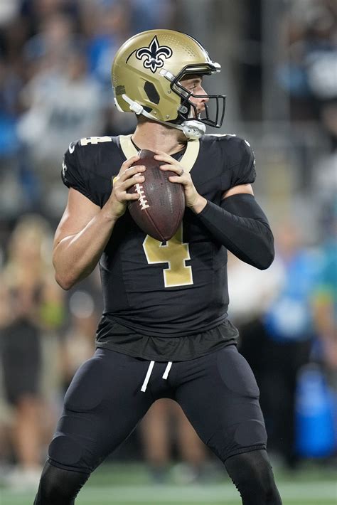 Saints provide injury updates on QB Derek Carr, two others | Yardbarker