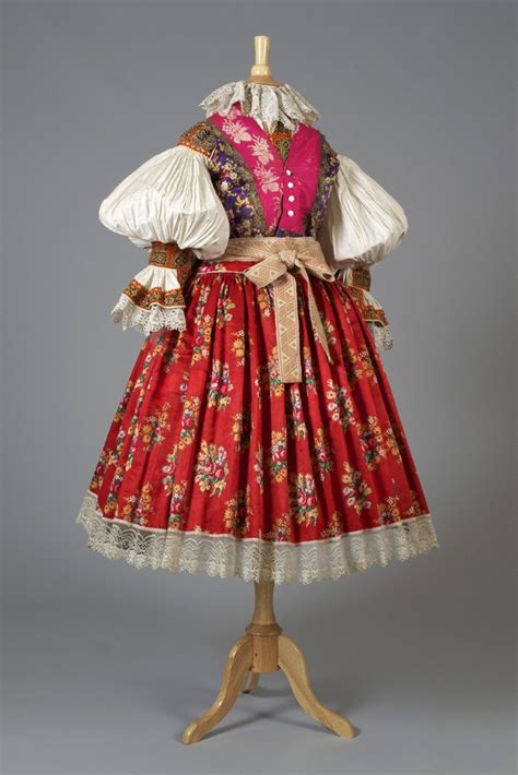 Researching and mounting a Czech folk costume | Folk fashion, Folk costume, Folk dresses