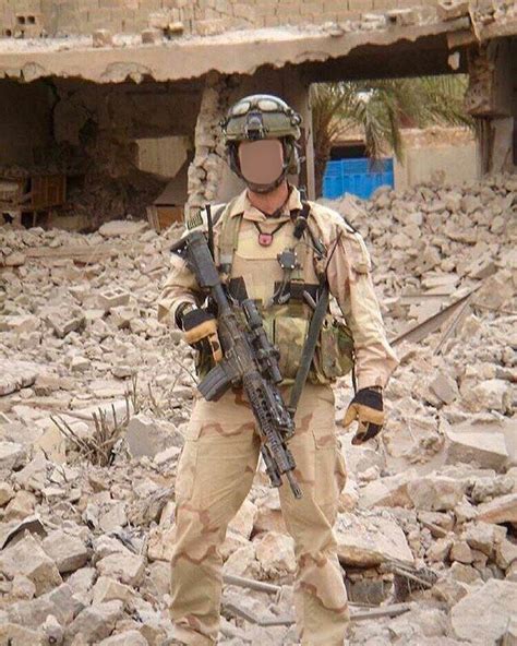 Delta Force operator in a field of rubble and debris in Iraq c. 2004-2005. [750 x 937] | Delta ...