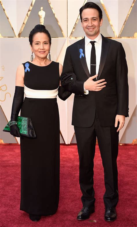 Oscars 2017: Lin-Manuel Miranda Brings Mom as Date