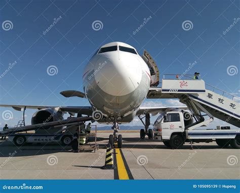 Sichuan Airlines Aeroplane at Panzhihua Airport Editorial Stock Image ...