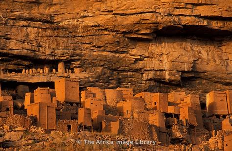 Abandoned cliff dwellings on the Bandiagara escarpment above Telí ...