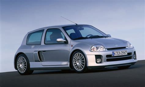 Renault Clio V6: o mais absurdo hatch compacto já feito