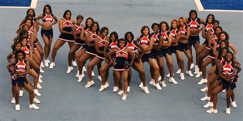 Ebony Cheerleader treibt es mit altem Kerl – Telegraph