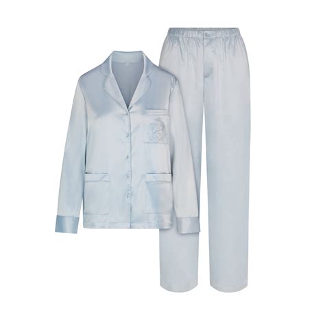 SKIMS HOTEL SHINE LONG SLEEVE BUTTON UP SLEEP SET | FROST