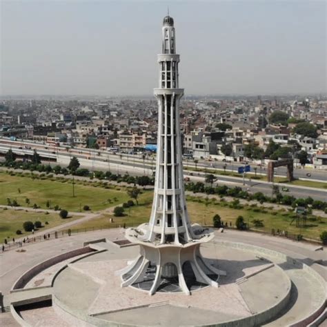 Minar-e-Pakistan – The Venture Tours