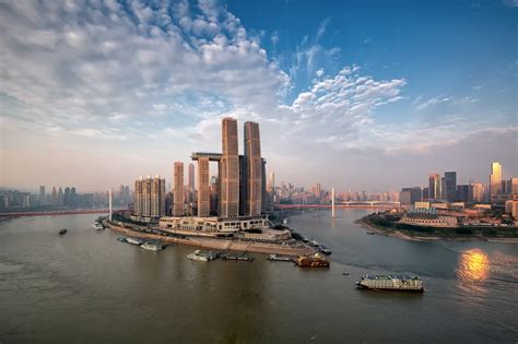 The world’s largest skybridge opens in China - The Spaces