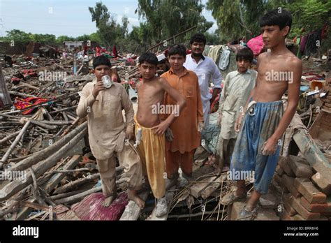 Victims of severe floods in Pakistan (2010 Stock Photo - Alamy