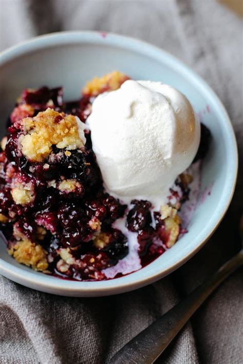 Easy Mixed Berry Cobbler | FeelGoodFoodie