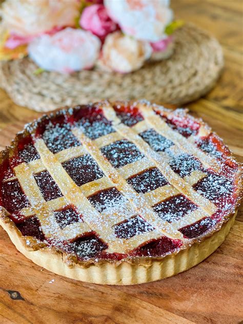 Recipe :: Rhubarb & Raspberry Jam Tart - Adelady