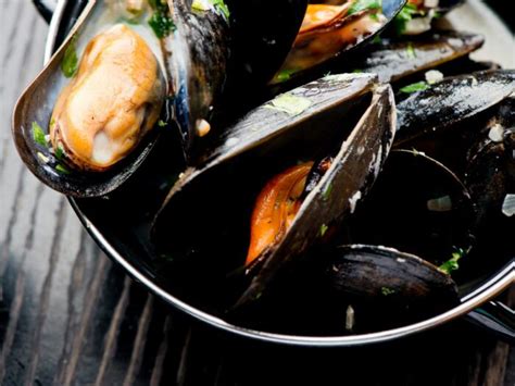 Mussels in Cream Sauce with White Wine and Jalapenos