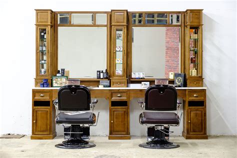 Classic retail counters | Barbershop display furniture | Barber furniture