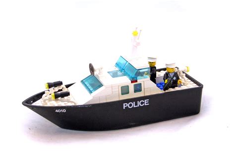 Police Rescue Boat - LEGO set #4010-1 (Building Sets > Town > Police)