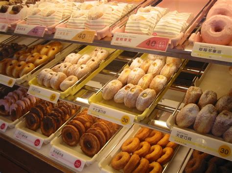 a hungry girl's guide to taipei: bakery/breakfast: MISTER DONUT