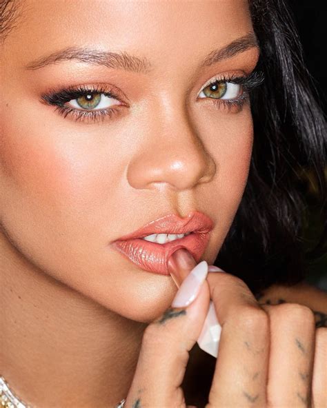 Fenty Skin: Rihanna anuncia nova linha de produtos para a pele ...