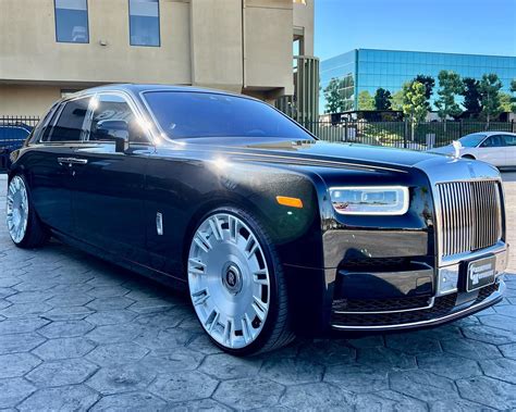 2023 Rolls-Royce Phantom Riding Posh on AGL 26s Hides All Sorts of Nasty Secrets - autoevolution