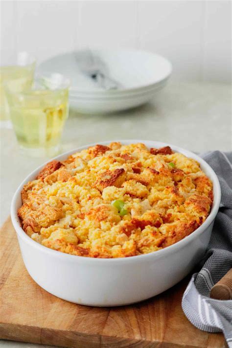 Cornbread Stuffing (& a Turkey Day Recipe Round-Up!) - Midwest Nice