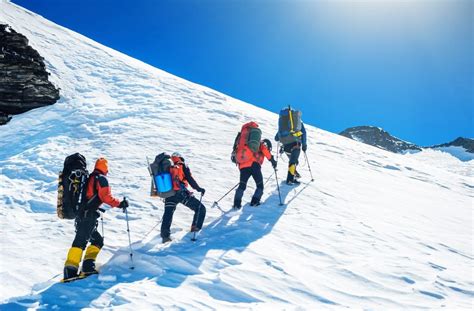 Mountaineering Classes to Help You Reach The Summit This Year