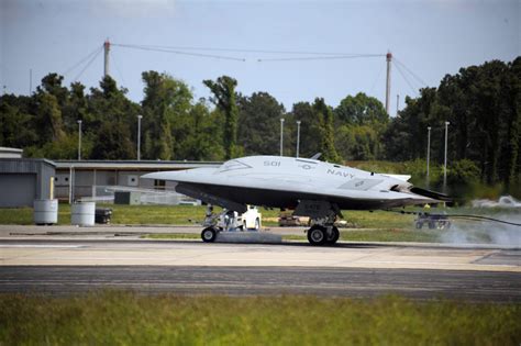 U.S. Navy Completes First Arrested Unmanned Aircraft Landing - Aviation ...