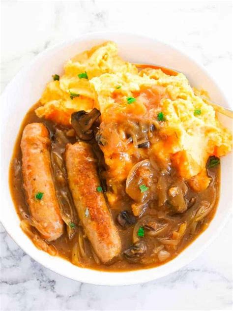 Sausages in Onion Gravy {Slow Cooker Recipe} - Tastefully Vikkie