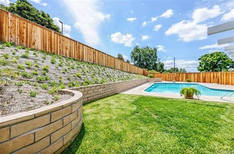 Pool Retaining Wall (Design Ideas)