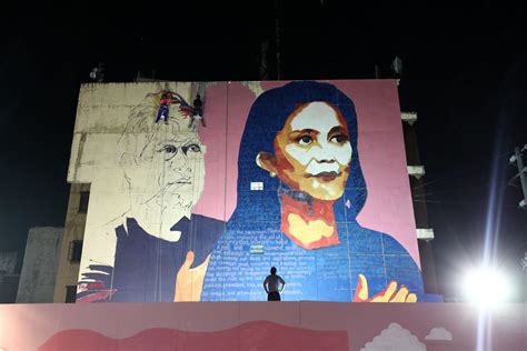 Gigantic murals of Leni Robredo are DISHONEST stunts that insult the ...