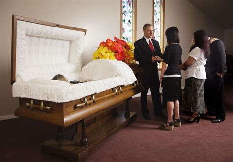 10 Funeral Etiquette Rules Every Guest Should Follow - Funeral Service ...