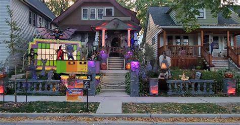 10 Spooky Halloween Displays to Visit in 2023 - Milwaukee with K Memes - Imgflip