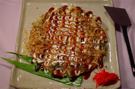 Nihonbashi Restaurants: OKONOMIYAKI – Japanese PIZZA ? PANCAKE ? We have it as you like it