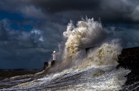 Stormy Ocean Waves: An HD Wallpaper of Nature's Power