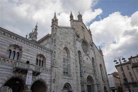 Closeup Facade of Como Cathedral Editorial Photo - Image of dome, italy: 151447046