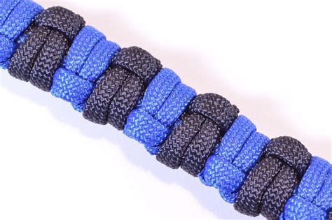 How to Make a Modified Half Hitch Paracord Survival Bracelet - BoredParacord