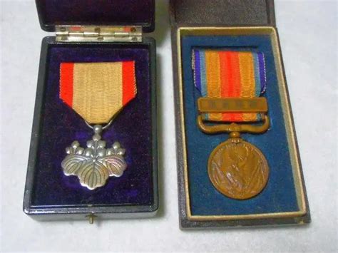 WW2 IMPERIAL JAPANESE Army China Incident 8th Class Medal Badge set of 2 EUR 64,51 - PicClick FR