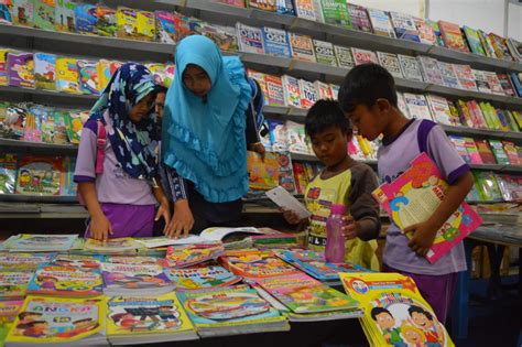 Pameran Buku Kota Pekalongan Diserbu Pengunjung - Pemerintah Provinsi ...