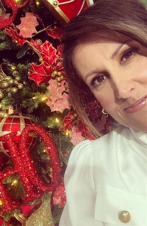 Sunrise star Natalie Barr pokes fun at awkward Christmas decoration placement | The Advertiser