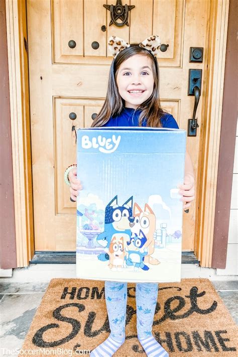 Easy Bluey Craft w/ Cardboard Rolls + Sneak Preview of NEW Bluey Toys