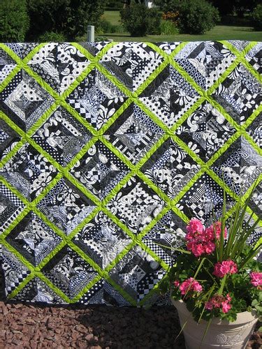 The Gazebo House: Black & White & Green String Quilt